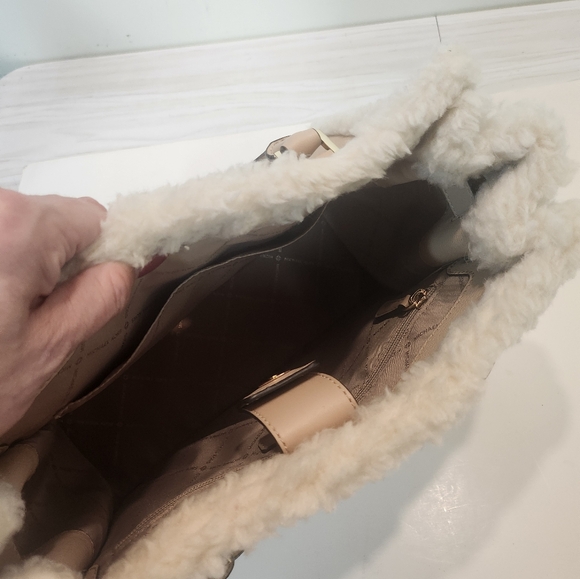 Michael Kors handbag - Picture 4 of 7